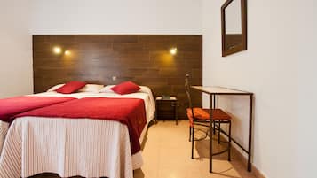 Kamar Double | Tempat tidur Select Comfort dan meja kerja