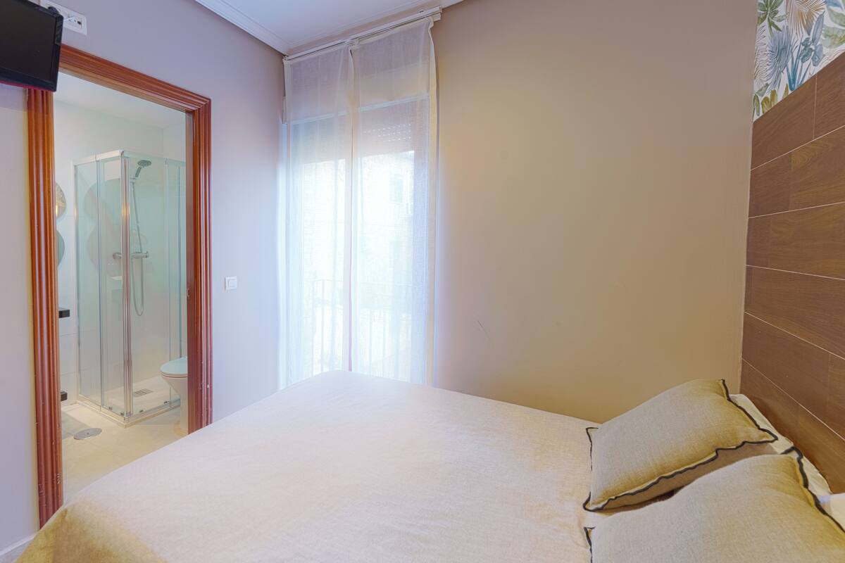 Single Room | Select Comfort beds, desk, WiFi (free)