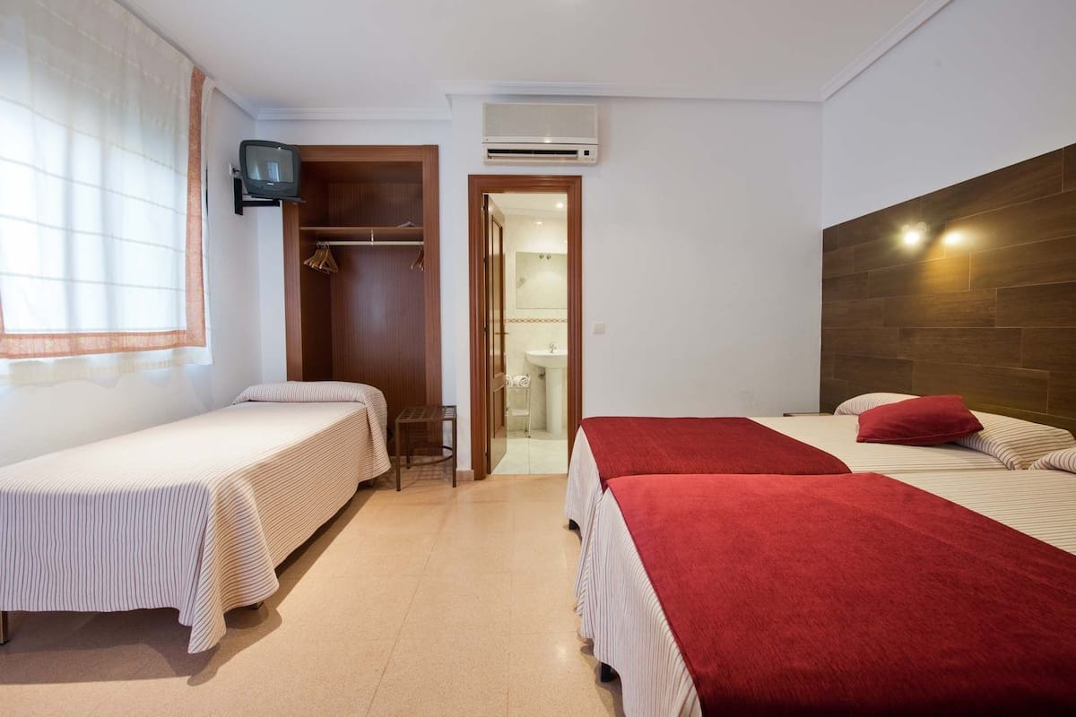 Quarto família | Camas Select Comfort, escrivaninha, berços (sobretaxa)