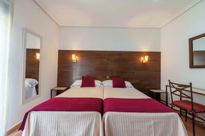 Habitación doble | Camas Select Comfort, escritorio, cunas y camas extra