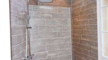 Junior Suite | Bathroom shower