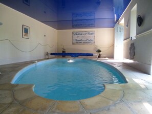 Indoor pool, sun loungers