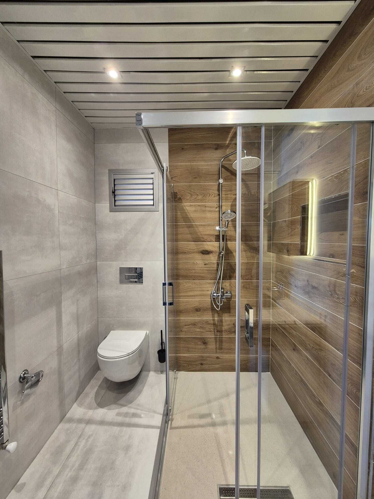 panoramic triple room, balcony, poolside | bathroom | combined shower/bathtub, hair dryer, slippers, towels