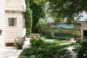 标准双人房, 1 张特大床, 阳台, 花园 | 露台