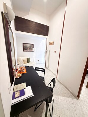 Schreibtisch, schallisolierte Zimmer, kostenloses WLAN, Bettwäsche