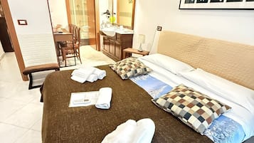 Superior tweepersoonskamer, en-suite badkamer | Een bureau, geluiddichte muren, gratis wifi, beddengoed