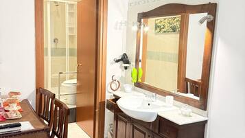 Chambre Double Supérieure, salle de bains attenante | Salle de bain