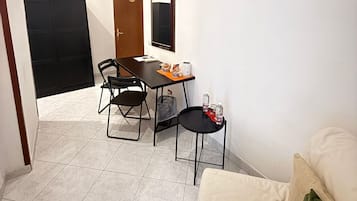 Desk, soundproofing, free WiFi, bed sheets