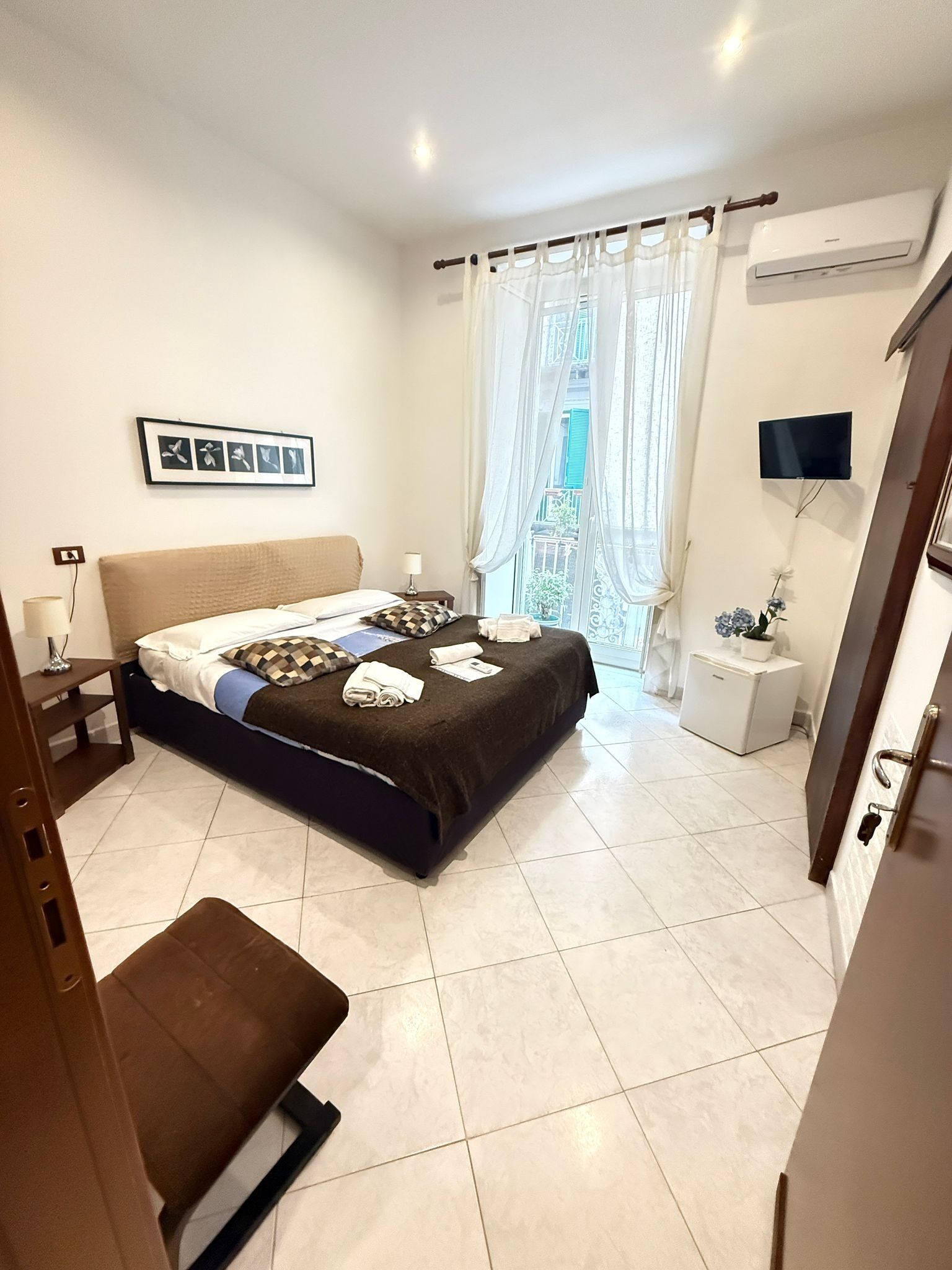 Habitación doble superior, baño privado | Escritorio, sistema de insonorización, wifi gratis y ropa de cama