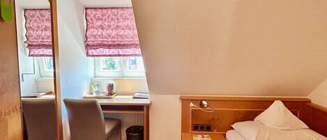 Phòng đơn, 1 giường đơn | Bộ đồ giường cao cấp, chăn bông, minibar, két bảo mật tại phòng