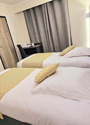 Standard Twin Room | Minibar, in-room safe, desk, blackout curtains - Le Cheval Blanc (Arles)