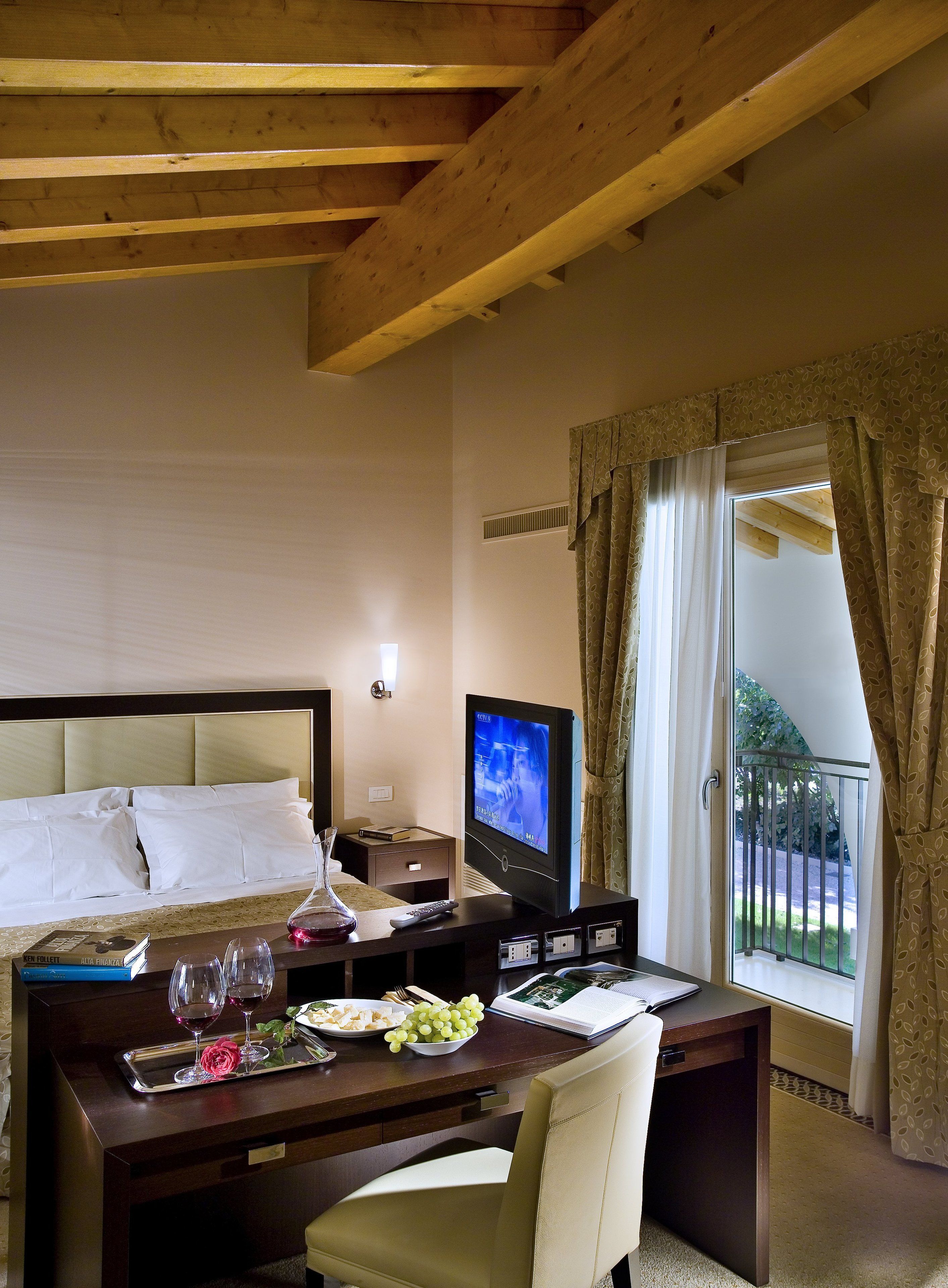 junior suite (love with jacuzzi) | down duvets, minibar, in-room safe, desk