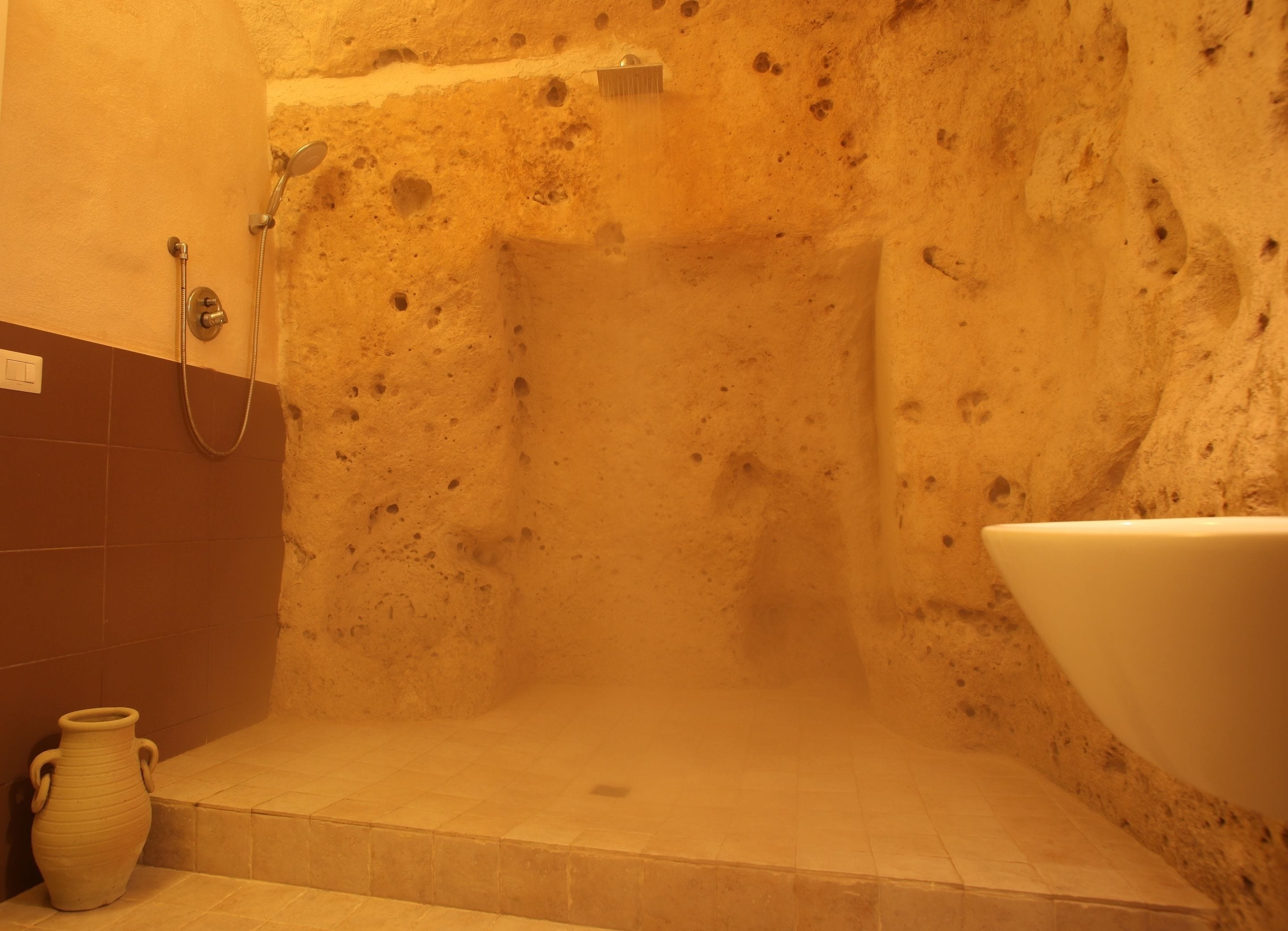 deluxe suite (grotta) | bathroom shower