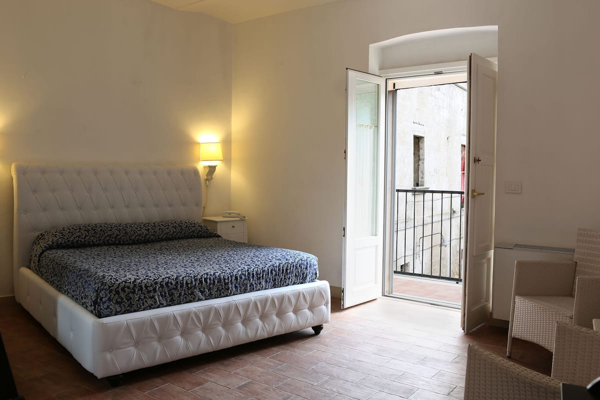 Minibar, in-room safe, desk, soundproofing