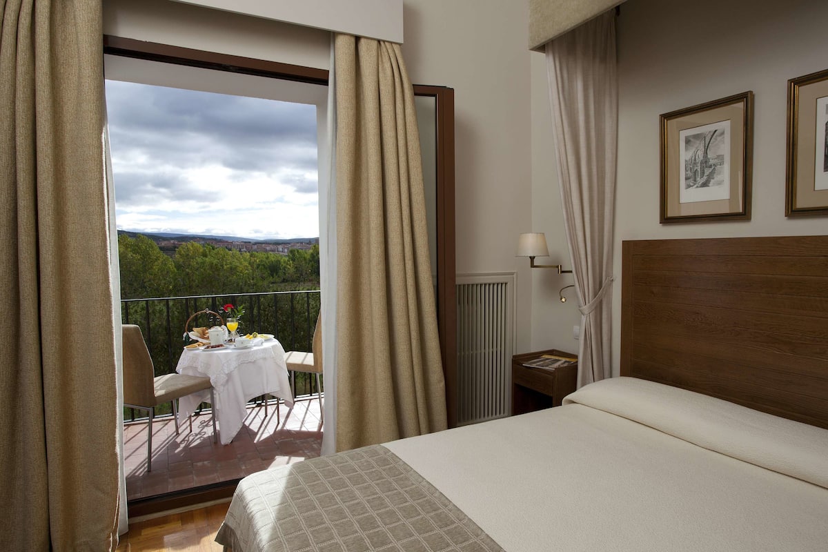 minibar, in-room safe, desk, blackout curtains