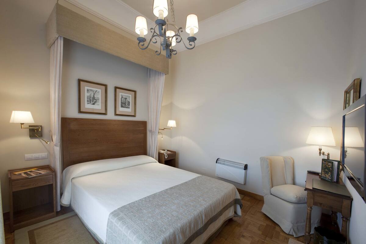 minibar, in-room safe, desk, blackout curtains