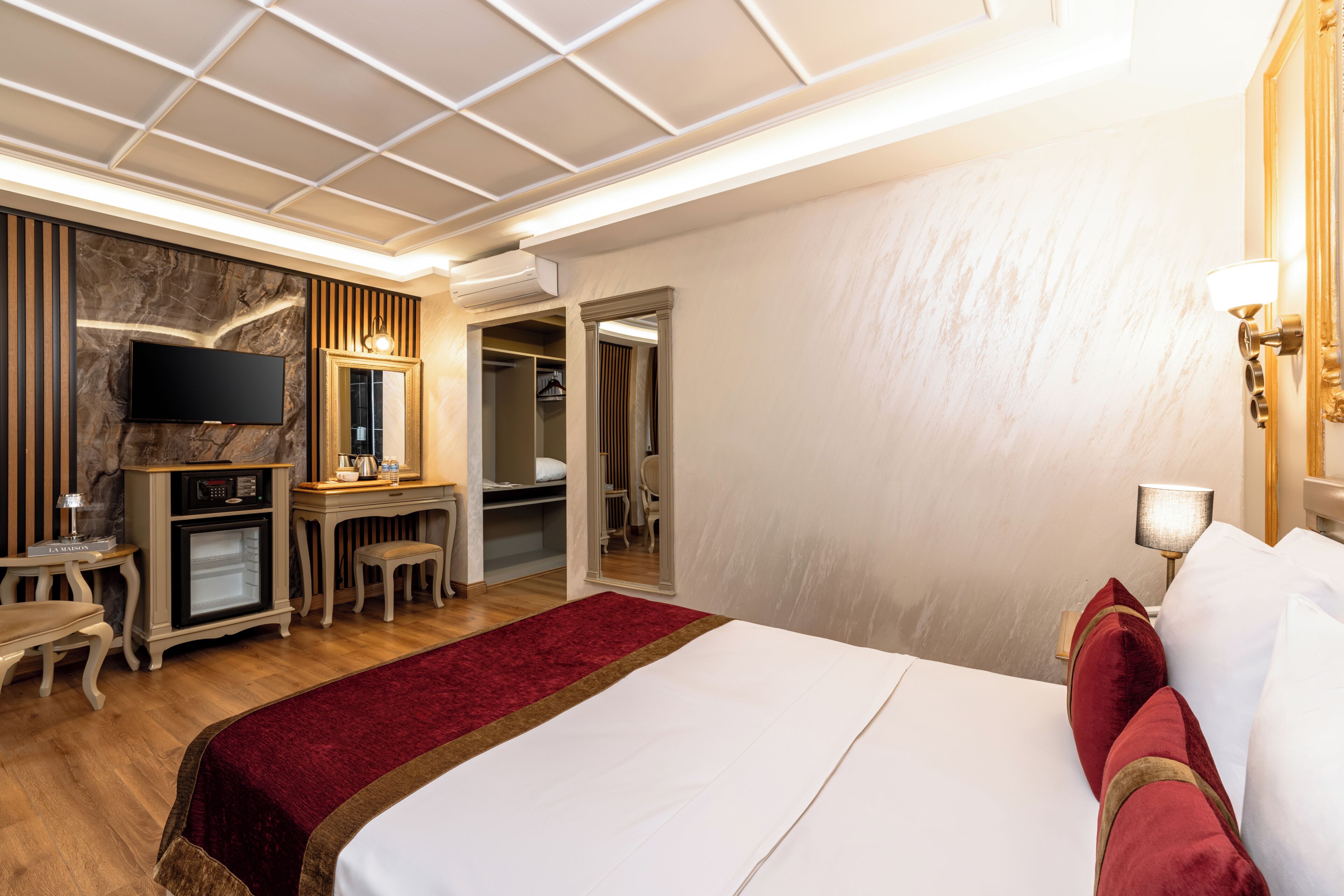 Premium bedding, minibar, in-room safe, desk