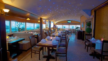 Breakfast, lunch and dinner served