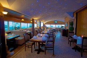 Breakfast, lunch and dinner served