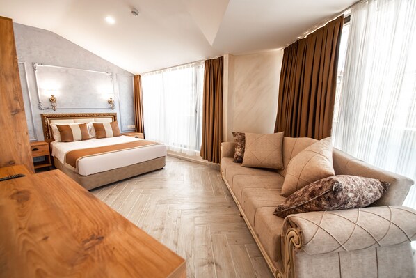 Minibar, desk, free WiFi