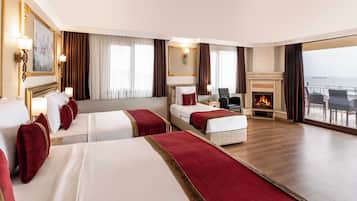Deluxe Suite | Premium bedding, minibar, in-room safe, desk