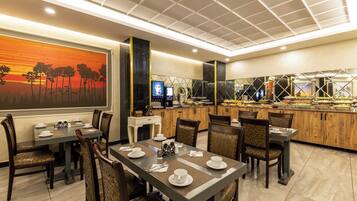 Free daily buffet breakfast