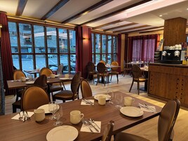 Daily buffet breakfast for a fee