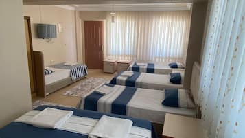 Quadruple Room | Premium bedding, desk, soundproofing, free cribs/infant beds