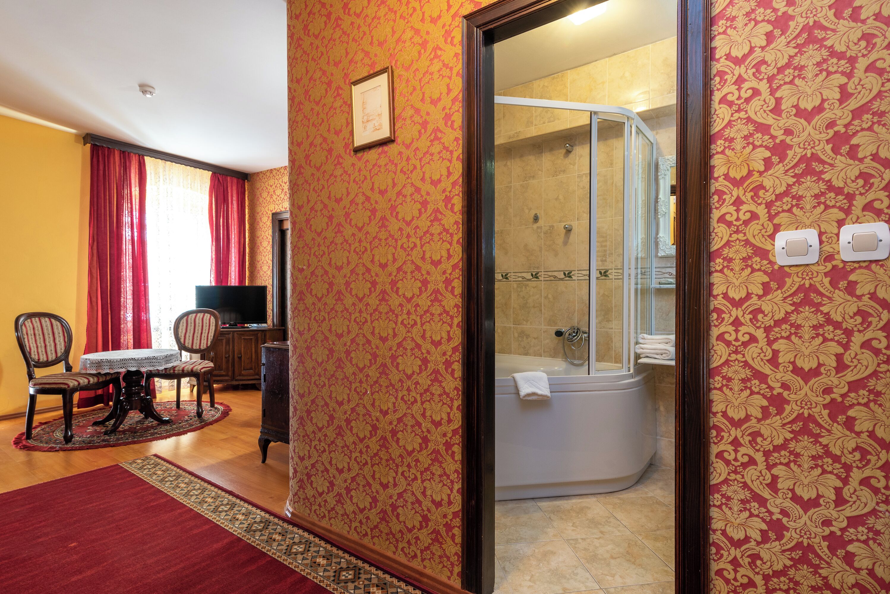 suite, 1 bedroom | living area | tv, dvd player, books