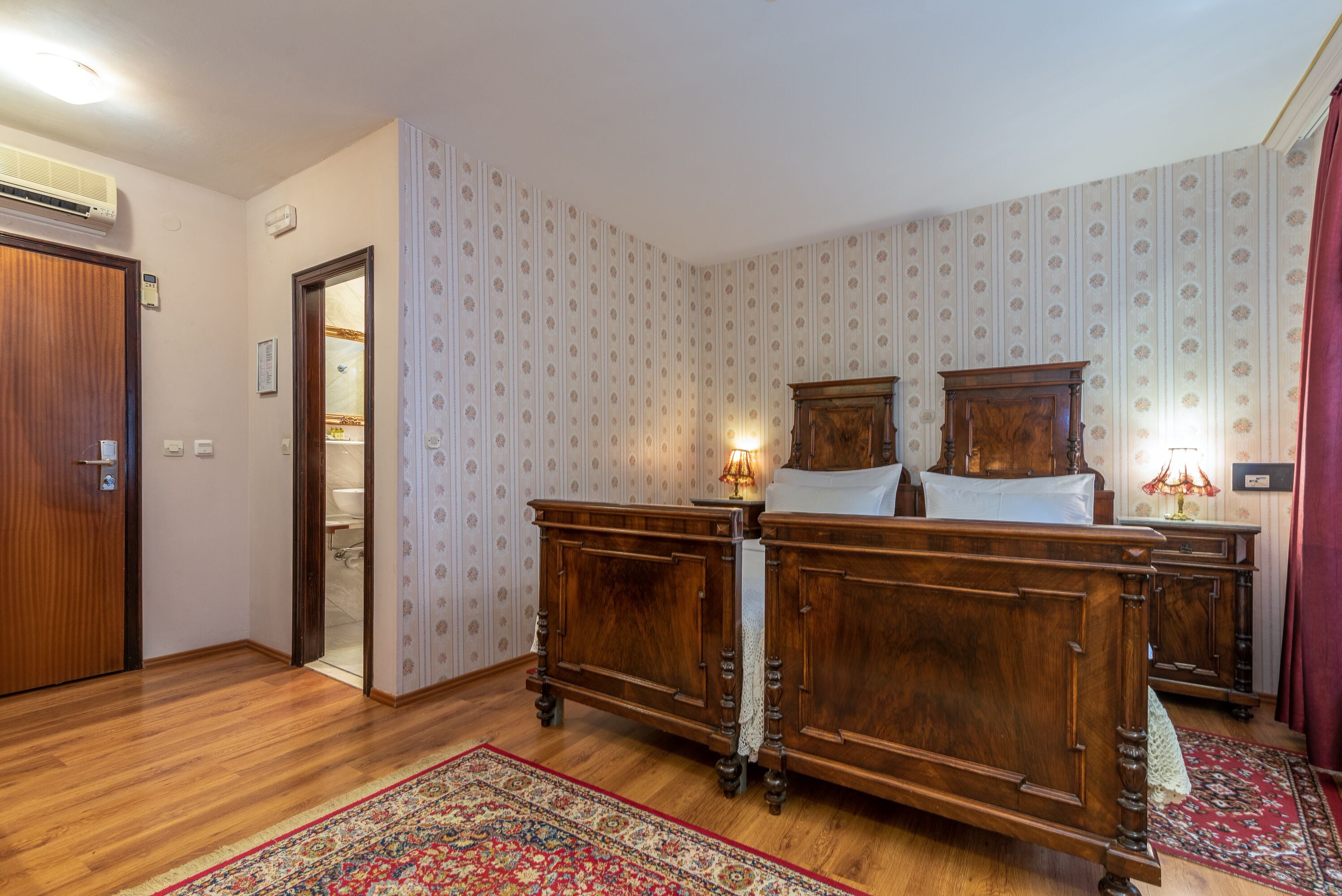 standard double room | minibar, in-room safe, individually decorated, blackout curtains