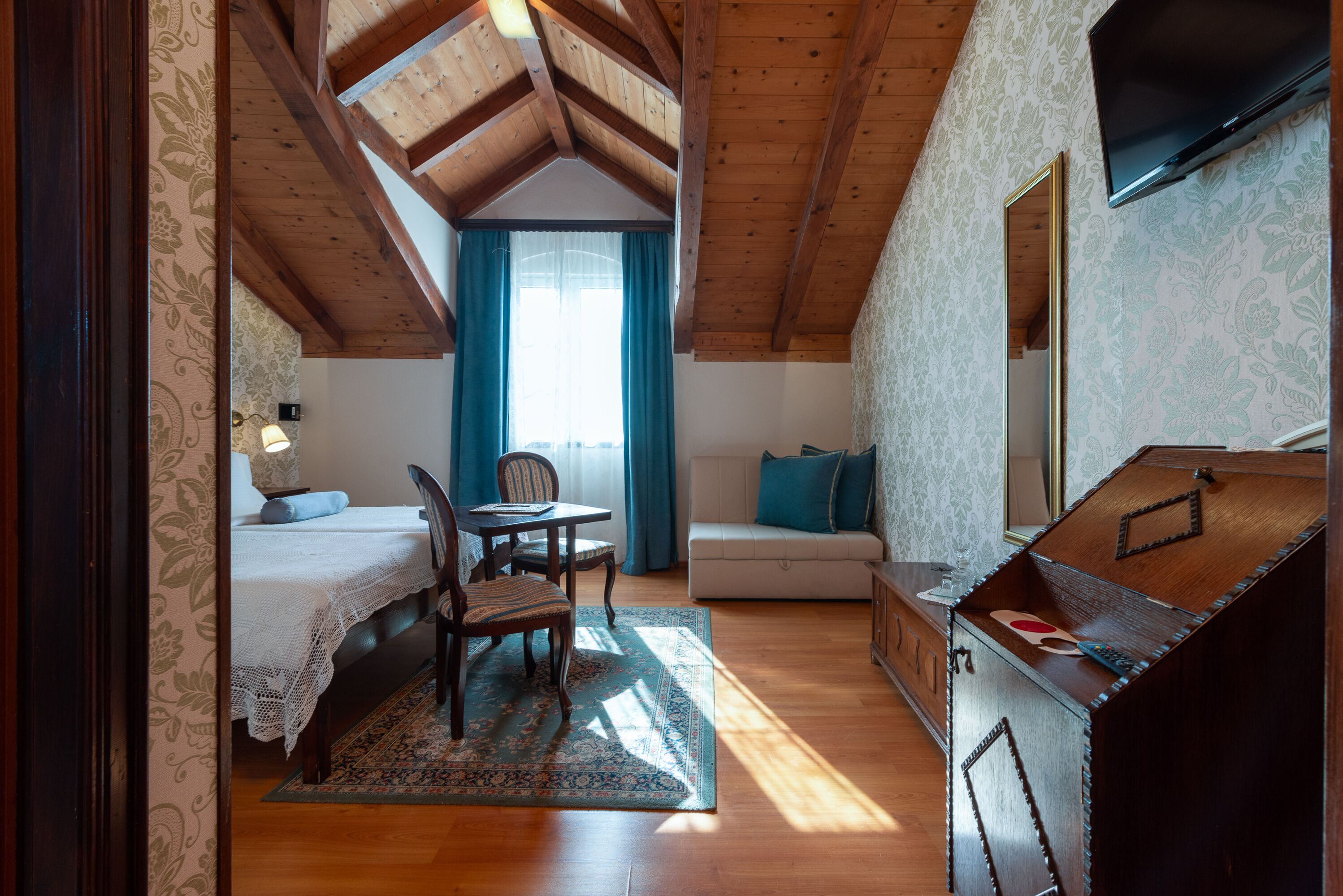 standard double room | minibar, in-room safe, individually decorated, blackout curtains