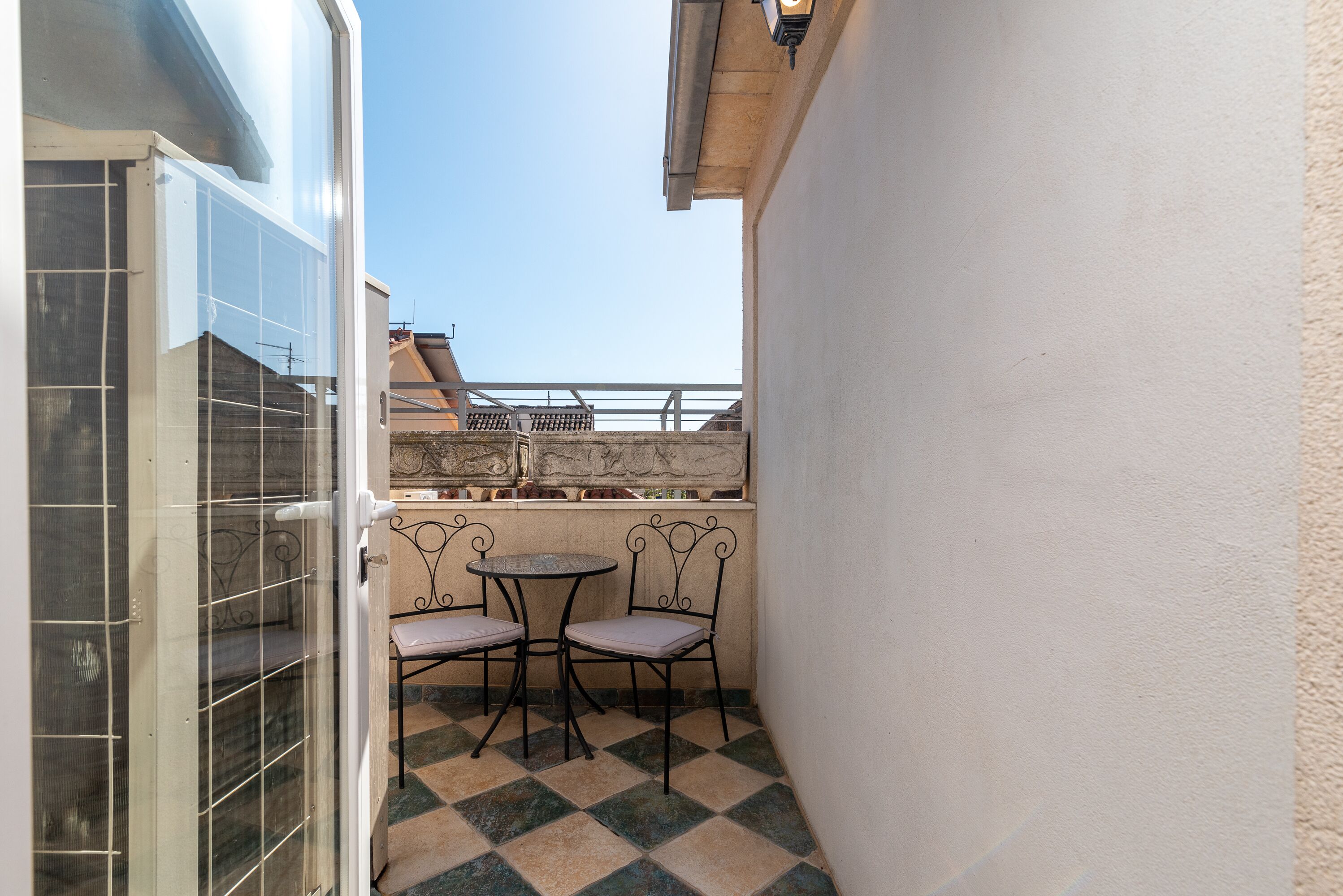 标准双人房 | 迷你吧、客房内保险箱、特色装修、遮光窗帘