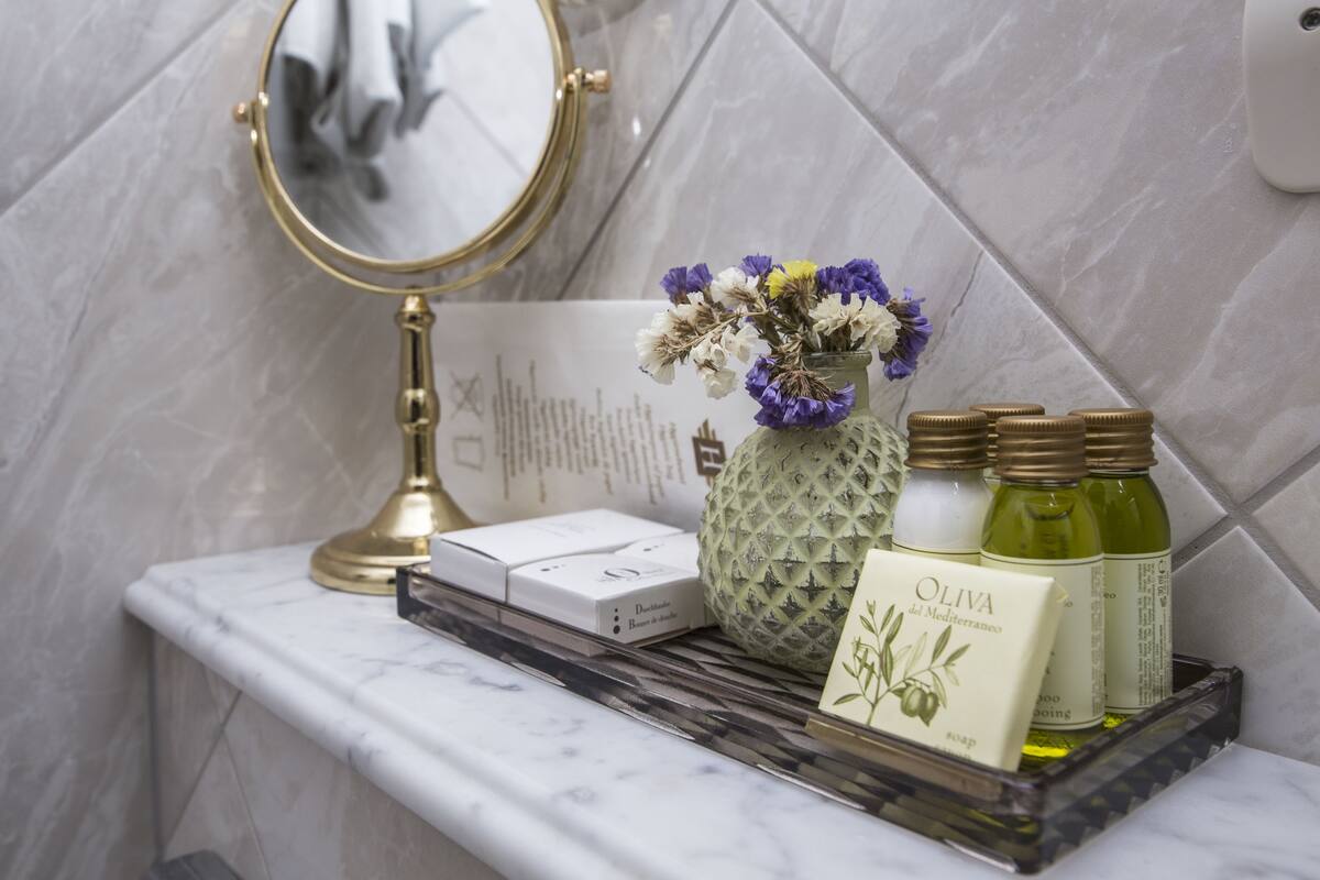 superior double room | bathroom amenities | shower, hydromassage showerhead, free toiletries, hair dryer