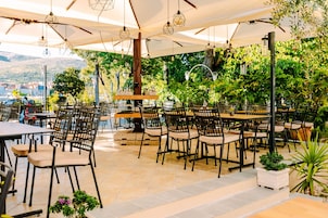 Breakfast served, local and international cuisine, alfresco dining