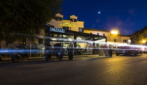 Façade de l’hébergement - soirée/nuit