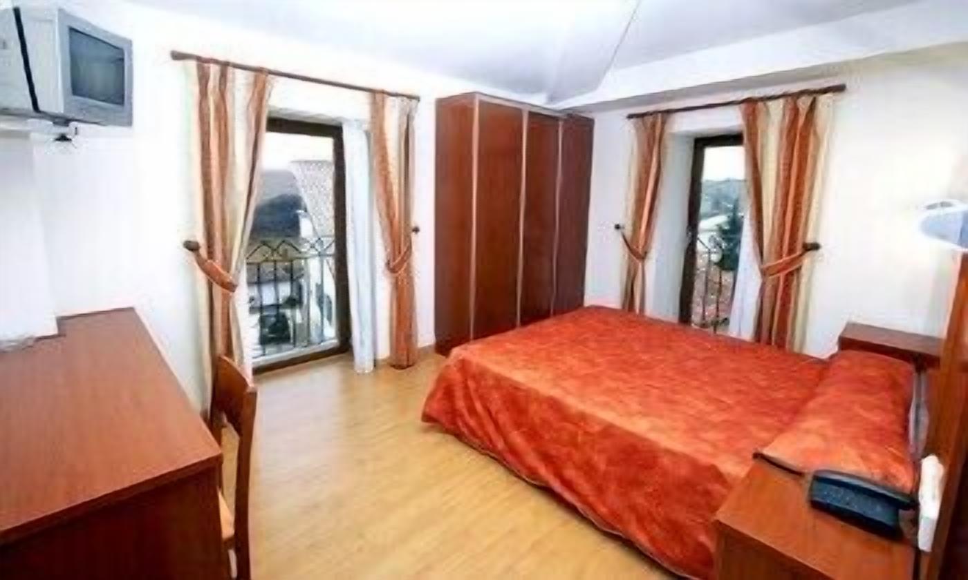 1 bedroom, in-room safe, desk, soundproofing