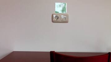 Presta d'electricitat amb interruptor i presa.
