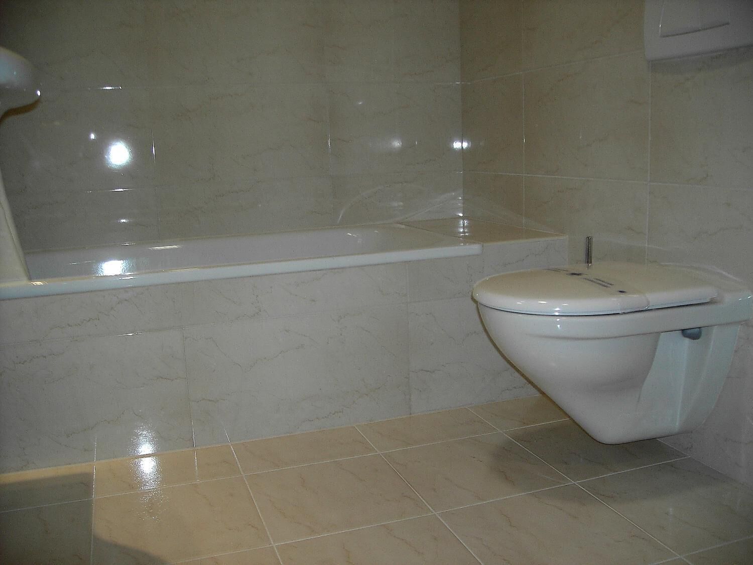 free toiletries, hair dryer