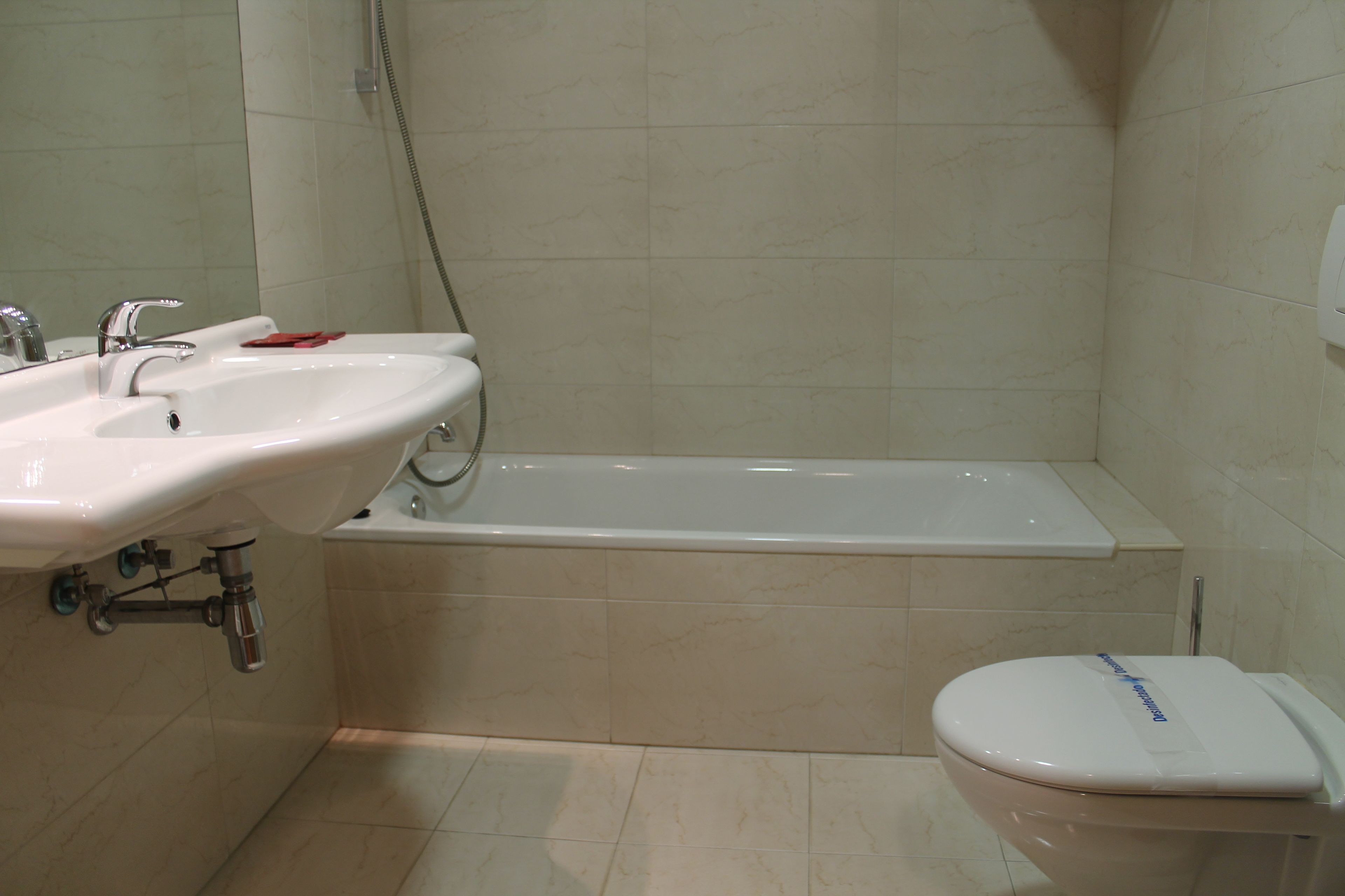 free toiletries, hair dryer