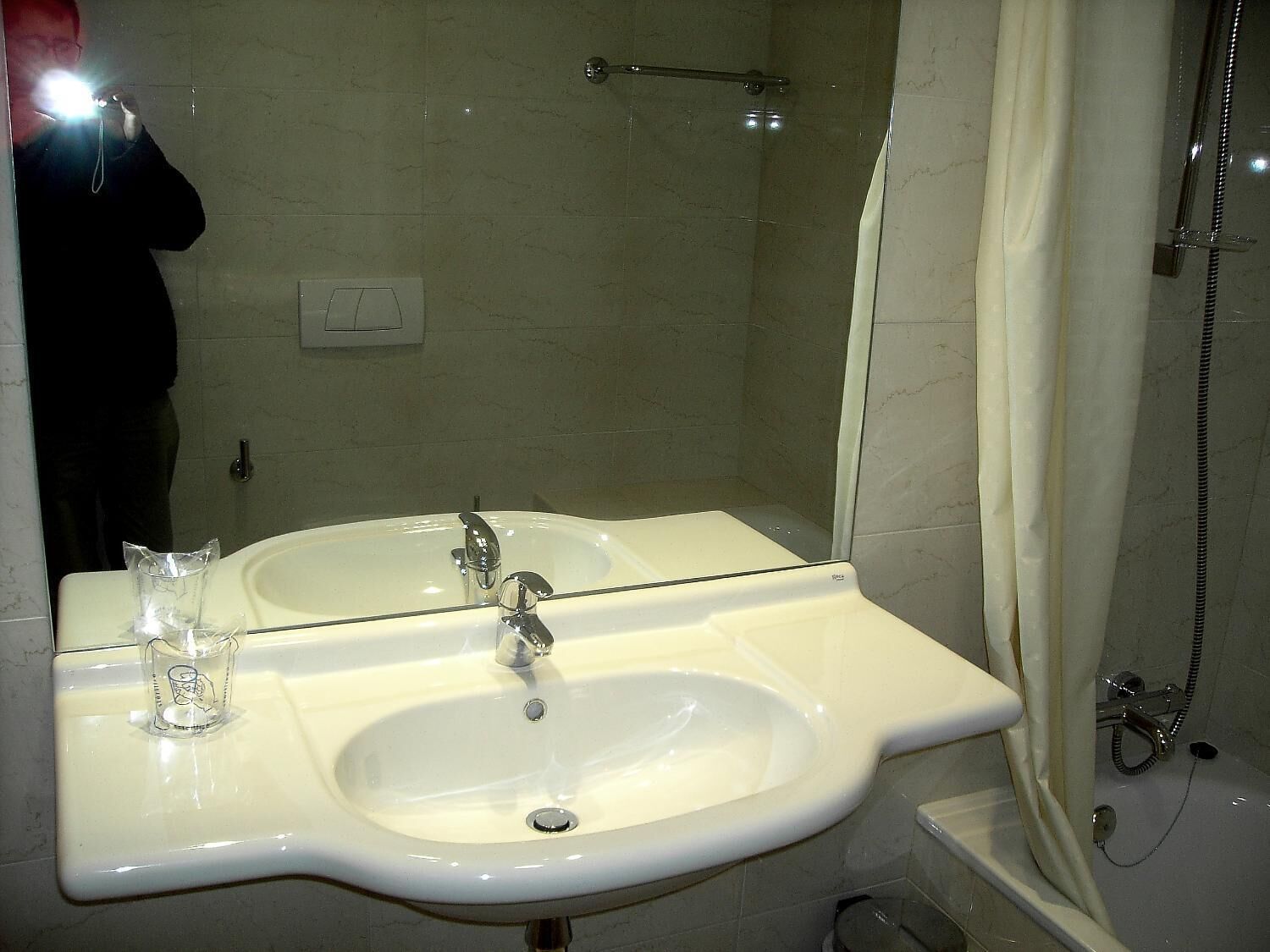 free toiletries, hair dryer