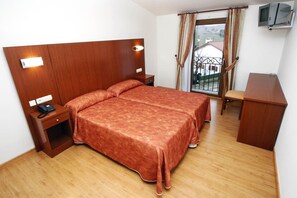 In-room safe, desk, soundproofing, free WiFi