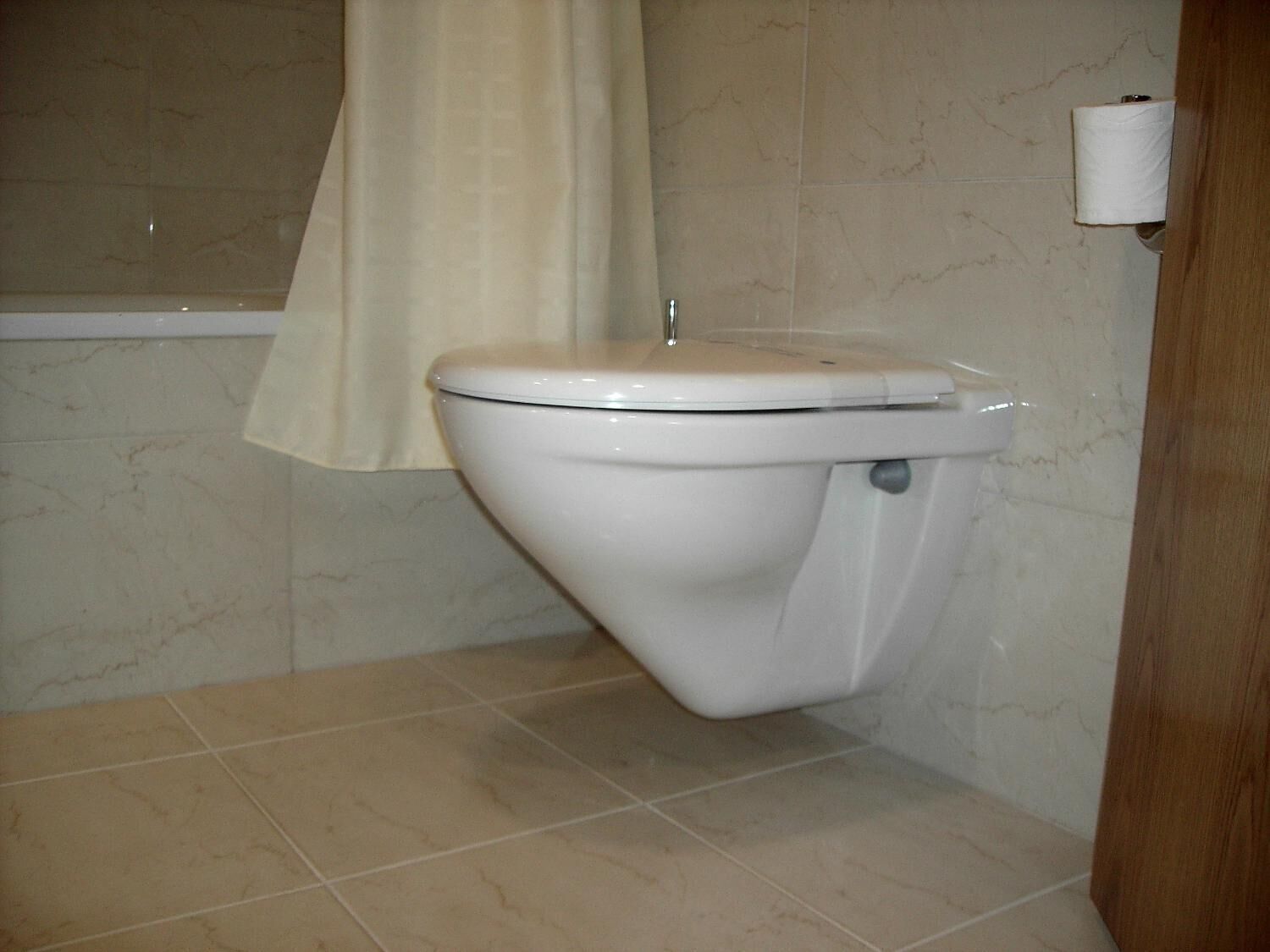 free toiletries, hair dryer