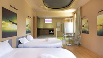 Down comforters, in-room safe, desk, soundproofing