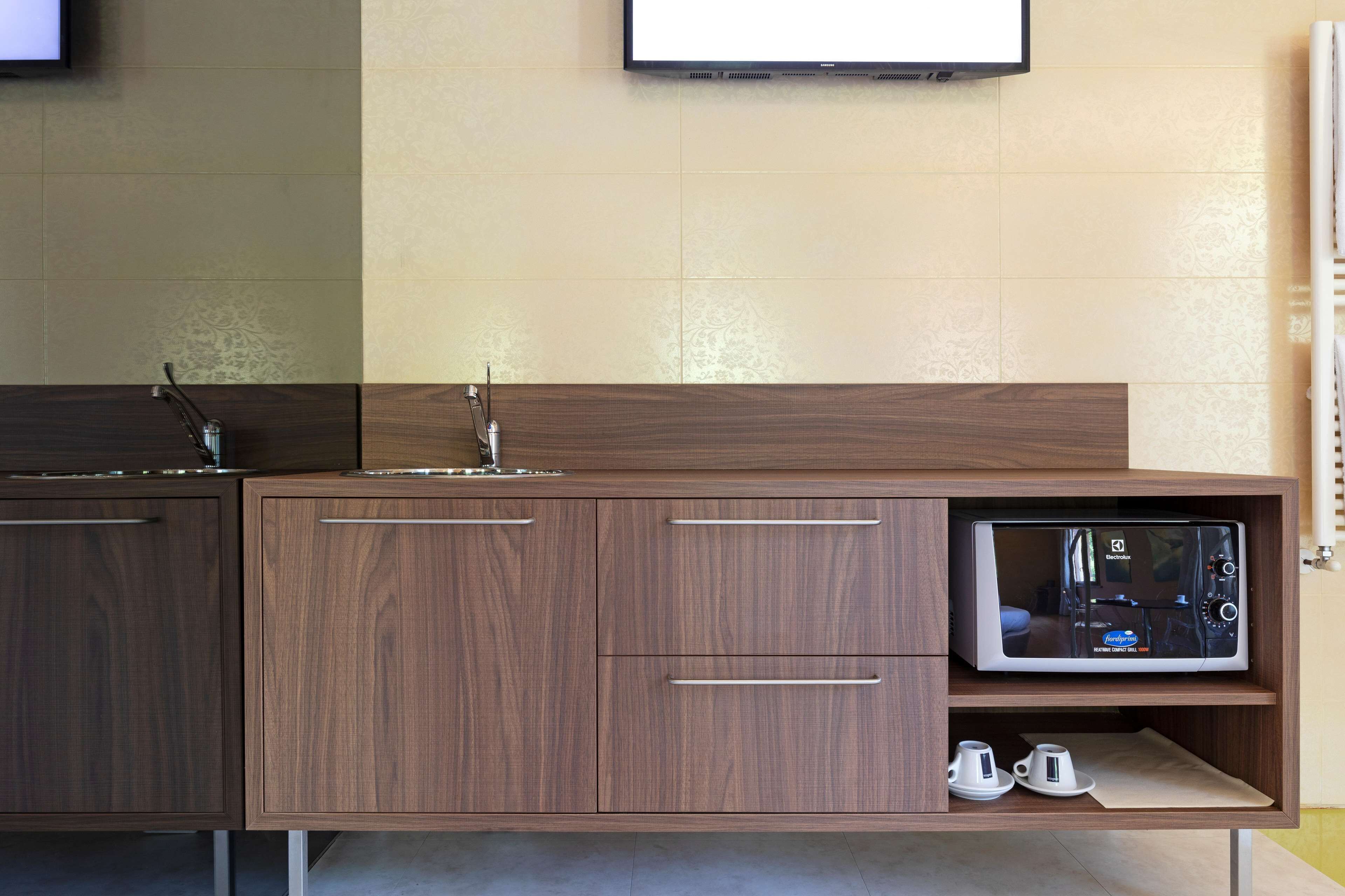 standard quadruple room, non smoking | 1 bedroom, down duvets, in-room safe, desk