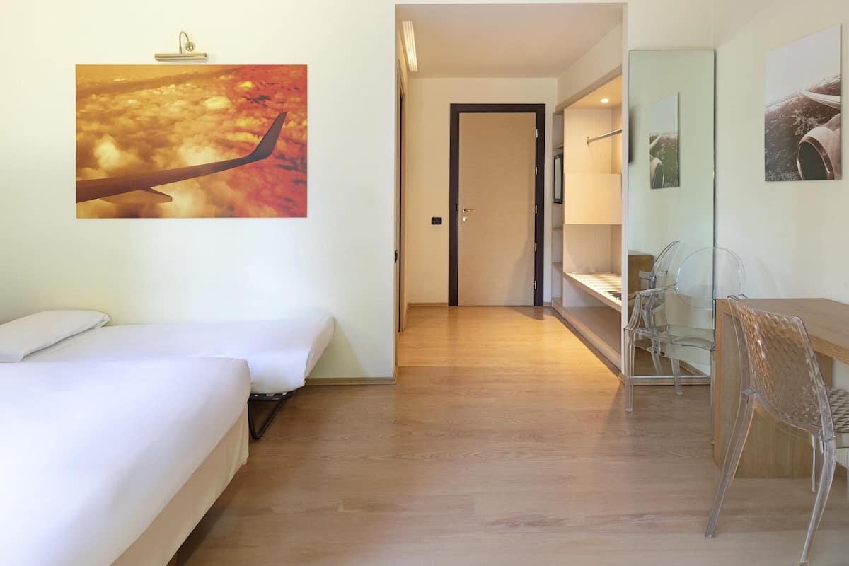 Tremannsrom – standard, ikke-røyk | Dundyner, safe på rommet, skrivebord og lydisolert