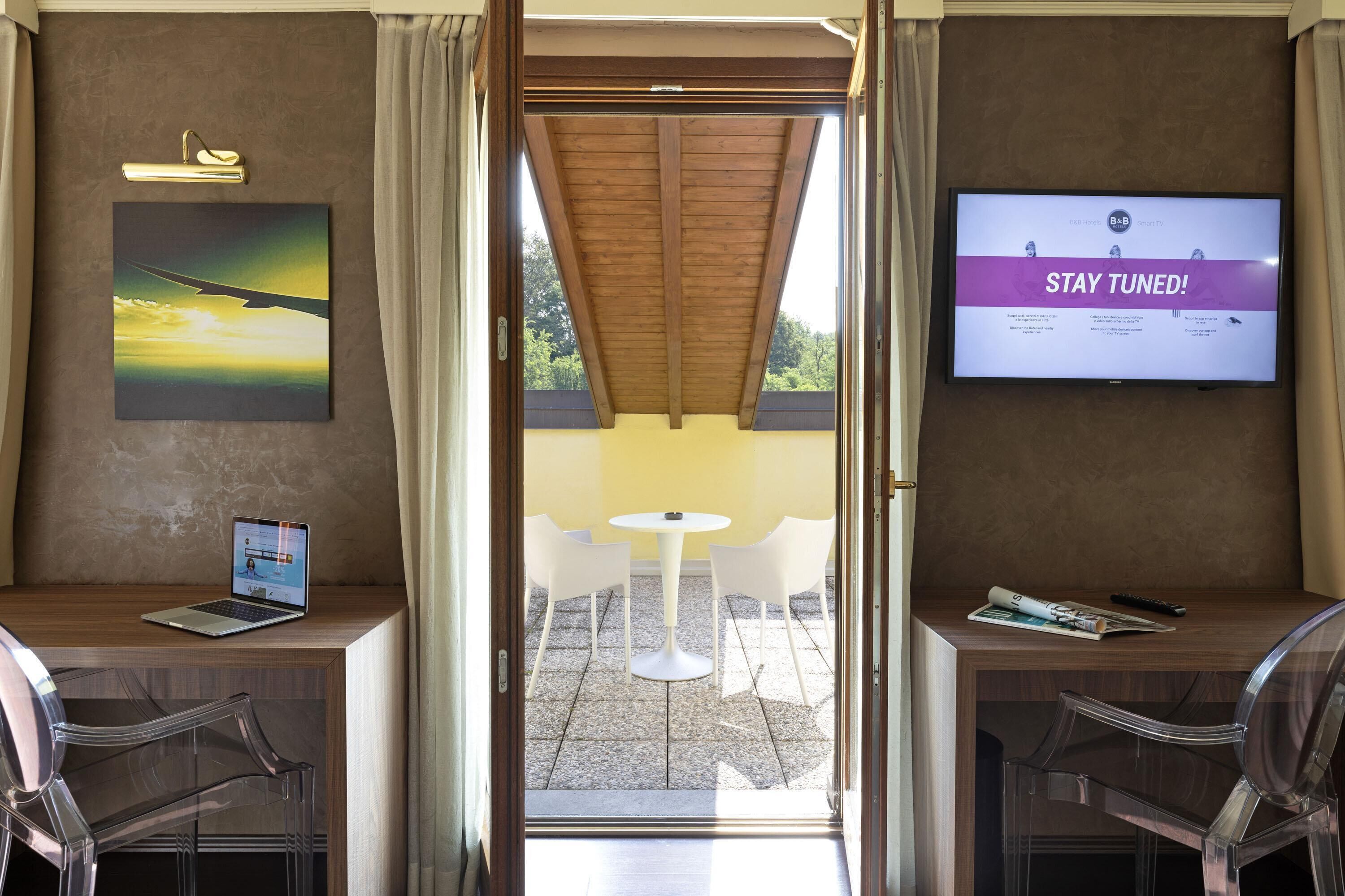 Suite, non-fumeurs | Couette en duvet d'oie, coffres-forts dans les chambres, bureau