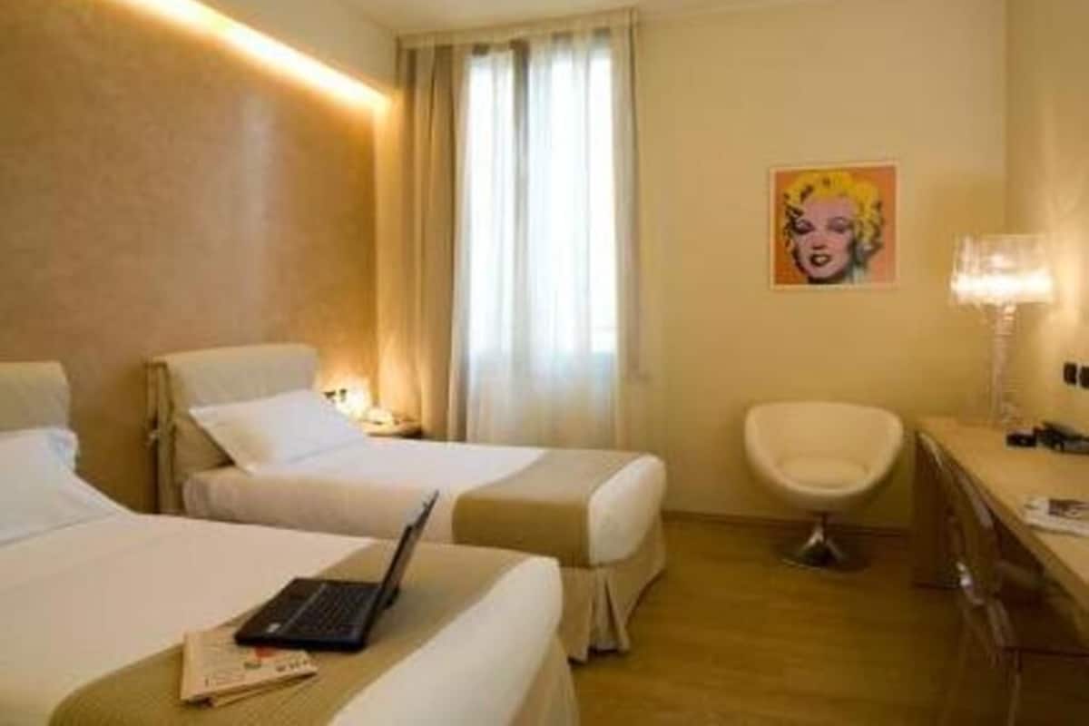 Down comforters, in-room safe, desk, soundproofing