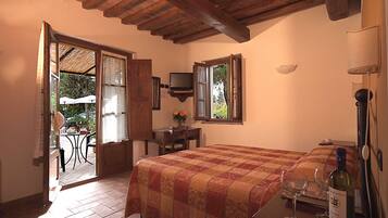Minibar, desk, free WiFi, bed sheets
