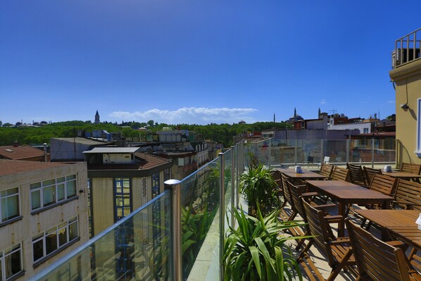 Terrace/patio - Kafkas Hotel (Istanbul)