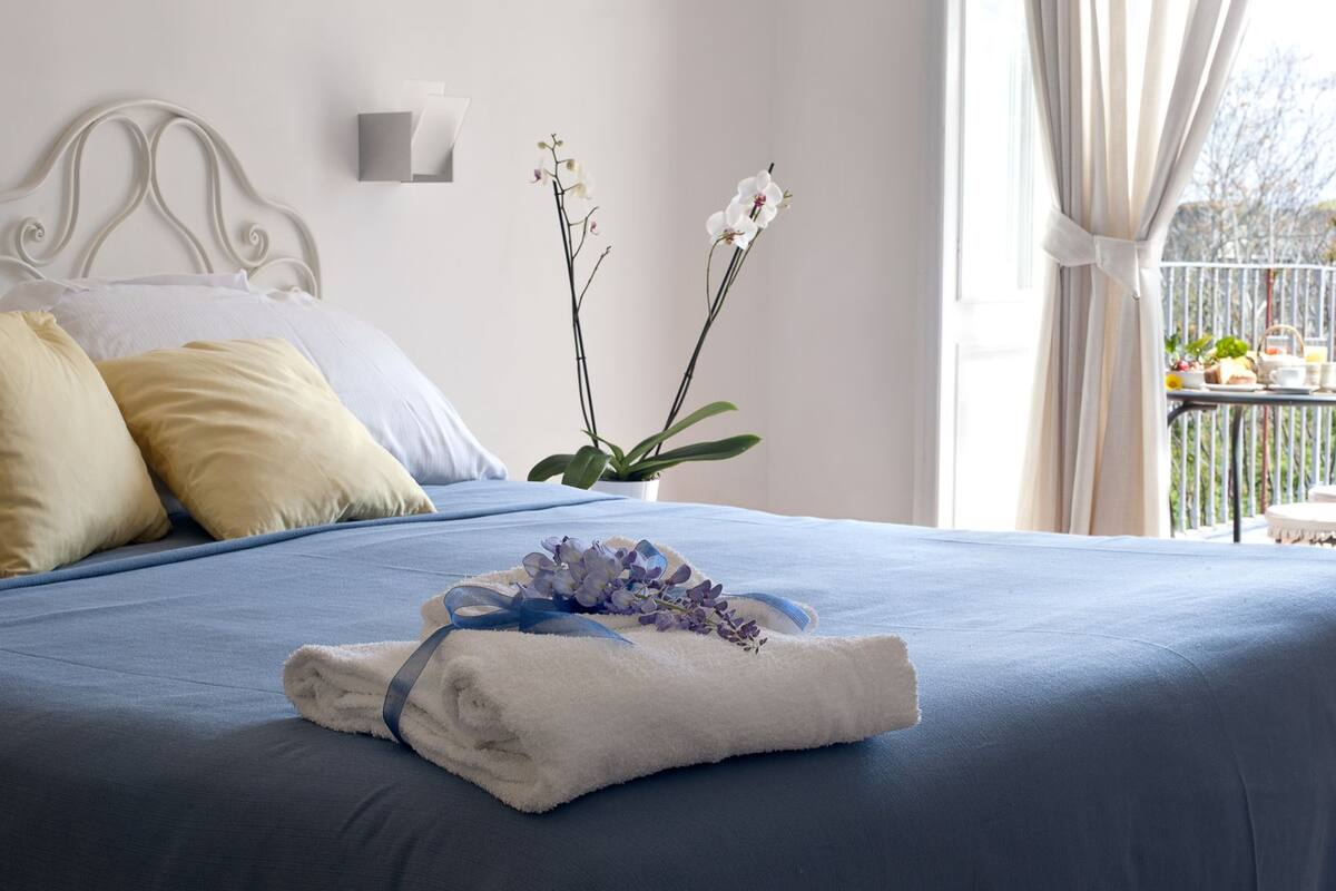 standard double room | minibar, in-room safe, soundproofing, free wifi